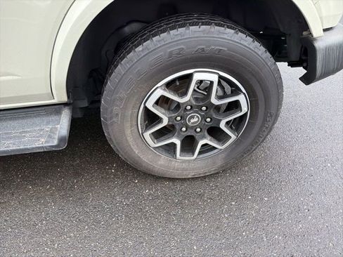 Used 2025 Ford Bronco Outer Banks image 12