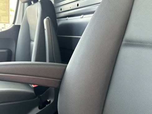 Used 2025 Mercedes-Benz Sprinter 2500 image 21