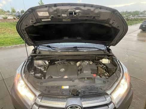 Used 2019 Toyota Highlander XLE w/ Carpet Mat Package (TMS) AWD/4WD image 35