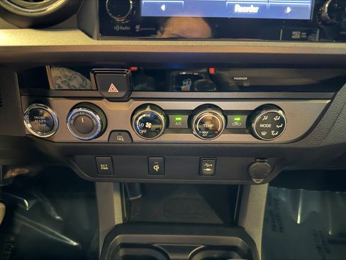 Used 2017 Toyota Tacoma TRD Off-Road w/ Tow Package (A/T) AWD/4WD image 23