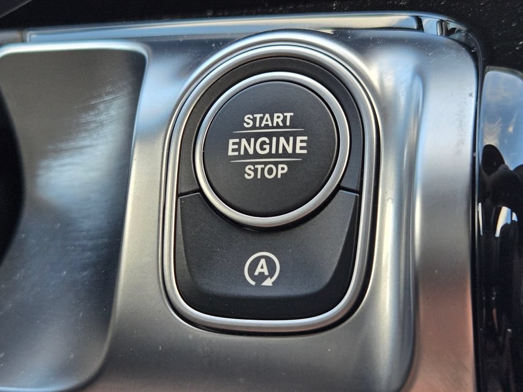 Used 2025 Mercedes-Benz GLB 250 4MATIC image 31