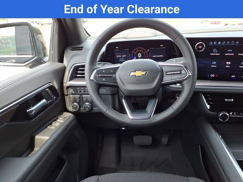 New 2025 Chevrolet Suburban LS image 21