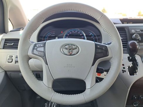 Used 2011 Toyota Sienna XLE w/ Entertainment Pkg FWD image 19