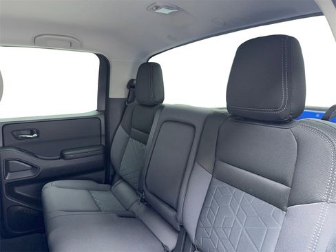 Used 2025 Nissan Frontier SV image 38