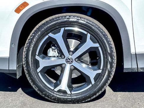 New 2026 Volkswagen Tiguan SE image 24