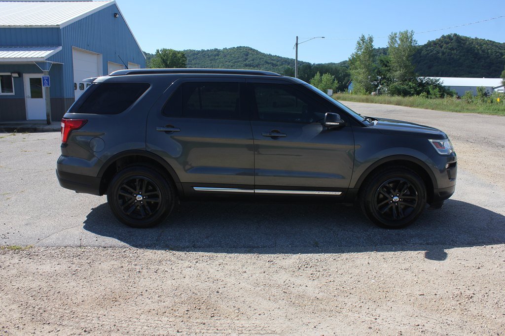Used 2018 Ford Explorer XLT w/ Equipment Group 201A AWD/4WD image 4
