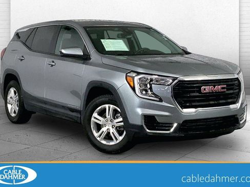 Used 2024 GMC Terrain SLE FWD image 1