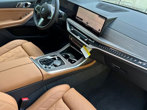Certified 2025 BMW X7 xDrive40i w/ M Sport Package image 14