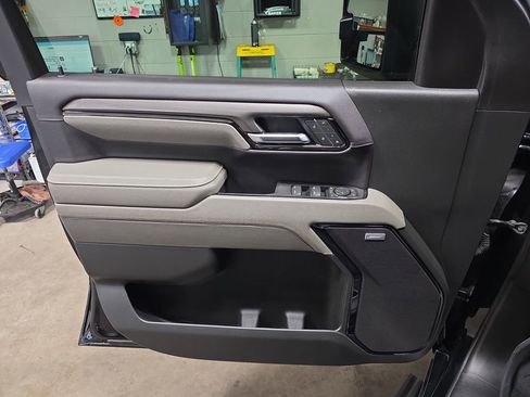 Used 2025 Chevrolet Silverado 2500 ZR2 w/ Technology Package image 27