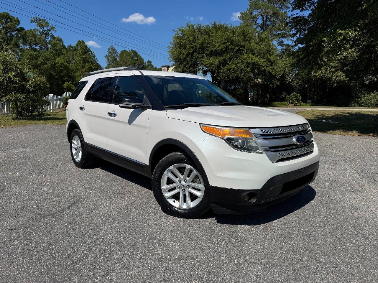 Used 2014 Ford Explorer XLT w/ Equipment Group 202A AWD/4WD image 8
