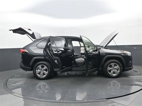 Used 2025 Toyota RAV4 XLE image 31