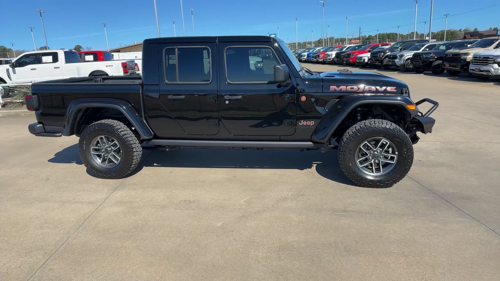 Used 2025 Jeep Gladiator Mojave AWD/4WD image 9