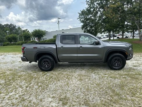 Used 2026 Nissan Frontier PRO-4X AWD/4WD image 4