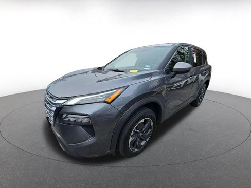 Used 2025 Nissan Rogue SV image 3