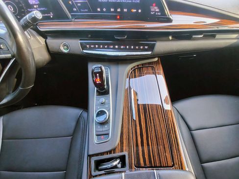 Used 2022 Cadillac Escalade ESV Luxury RWD image 25