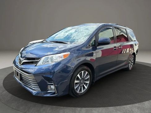 Used 2018 Toyota Sienna XLE AWD/4WD image 1