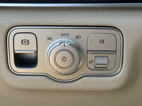 Used 2025 Mercedes-Benz GLS 450 4MATIC image 25