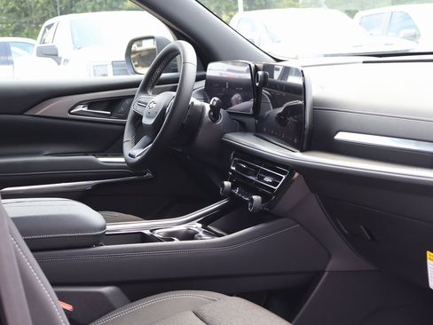 New 2025 Chevrolet Traverse LT w/ Driver Confidence Package image 38