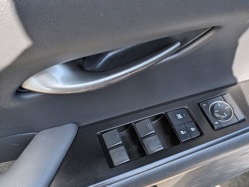 Used 2021 Lexus UX 200 w/ Accessory Package (Z1) FWD image 15