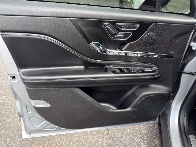 Certified 2024 Lincoln Corsair AWD w/ Rear Removable Package Tray image 13