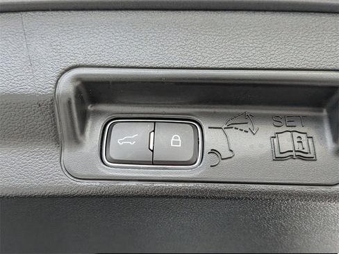 Used 2022 Ford Explorer XLT w/ Equipment Group 202A image 29