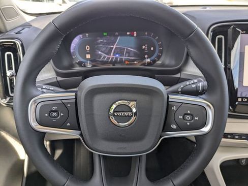 Certified 2025 Volvo XC40 B5 Plus w/ Protection Package Premier image 35