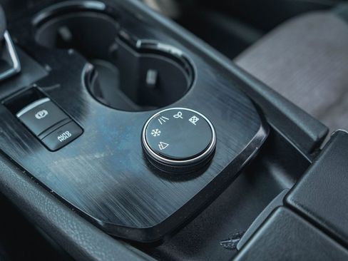 Used 2021 Nissan Rogue SV image 13