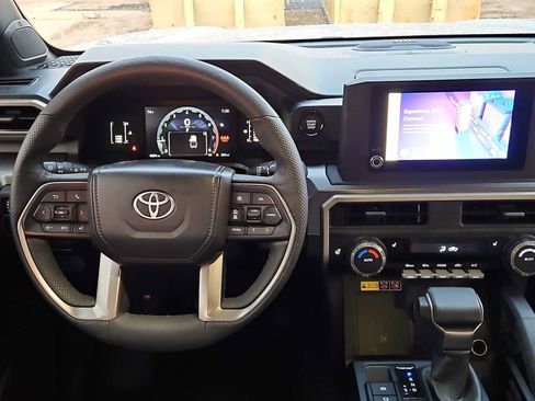 Used 2025 Toyota Tacoma SR5 AWD/4WD image 14