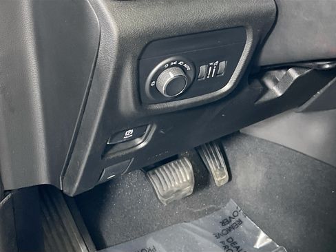 Used 2023 Jeep Grand Cherokee Laredo w/ Luxury Tech Group I AWD/4WD image 10