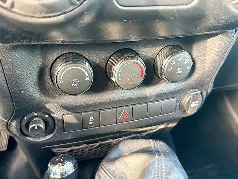 Used 2016 Jeep Wrangler Sport image 15