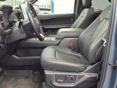 Certified 2023 Ford Expedition Platinum image 9