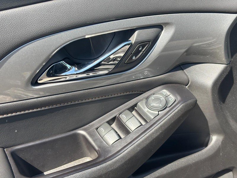 Used 2020 Chevrolet Traverse LT FWD image 19