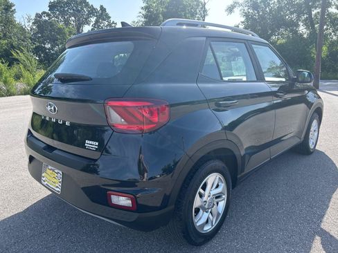 Used 2020 Hyundai Venue SEL w/ Convenience Package FWD image 5