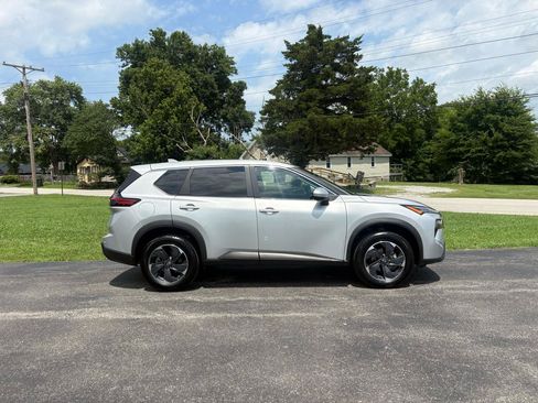 Used 2024 Nissan Rogue SV FWD image 6