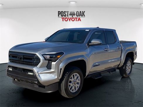 Used 2025 Toyota Tacoma SR5 image 3