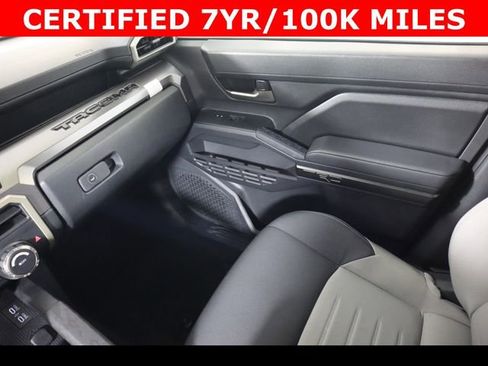 Used 2024 Toyota Tacoma TRD Off-Road image 17