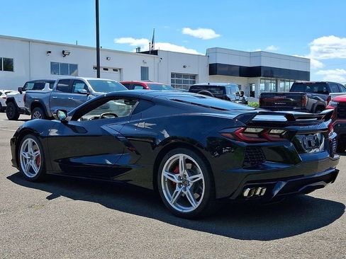 Used 2022 Chevrolet Corvette Stingray Premium Cpe w/ Z51 Performance Package RWD image 4