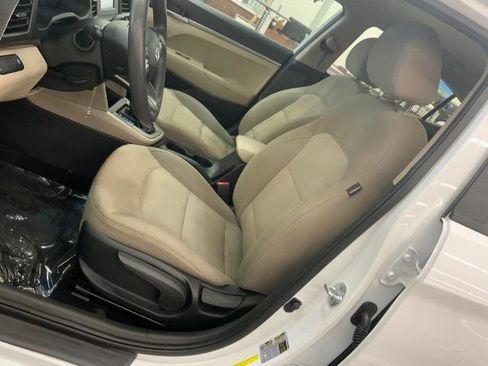 Used 2019 Hyundai Elantra SE FWD image 11