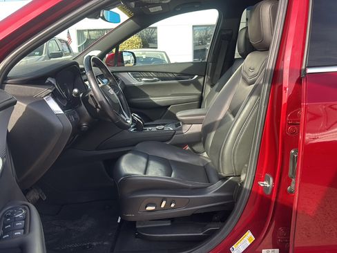 Used 2023 Cadillac XT6 Premium Luxury image 12