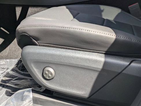 Used 2025 Mercedes-Benz GLE 450 4MATIC image 4