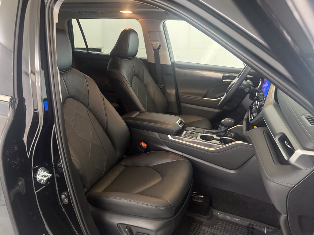 Used 2026 Toyota Highlander Platinum AWD/4WD image 23