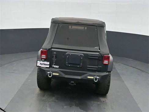 Used 2015 Jeep Wrangler Unlimited Rubicon image 33