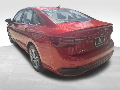 Used 2023 Volkswagen Jetta SE w/ Panoramic Sunroof Package image 6