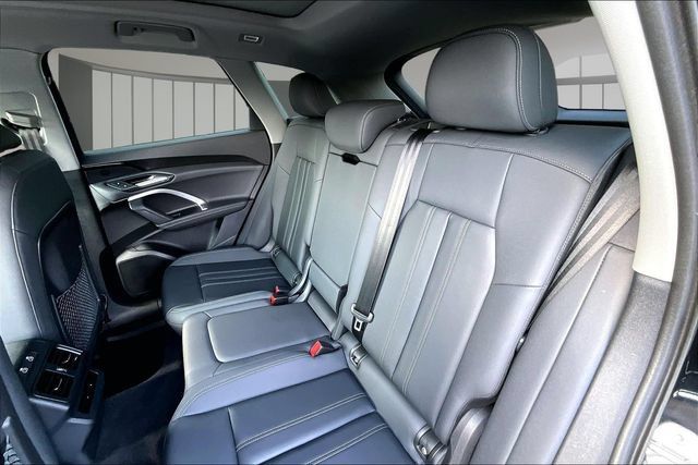 Used 2025 Audi Q5 Premium w/ Convenience Package AWD/4WD image 22