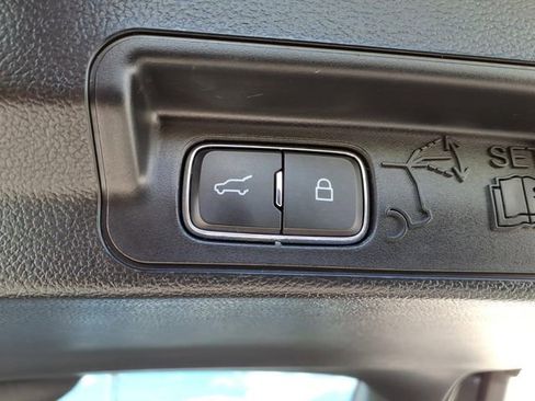 Used 2023 Ford Explorer Platinum w/ Technology Package AWD/4WD image 16
