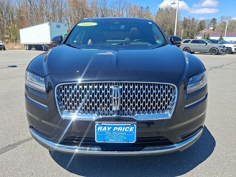 Used 2022 Lincoln Nautilus Reserve AWD/4WD image 2