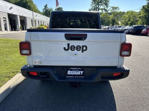 Used 2022 Jeep Gladiator Sport AWD/4WD image 7