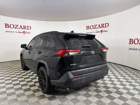 Used 2020 Toyota RAV4 LE FWD image 6
