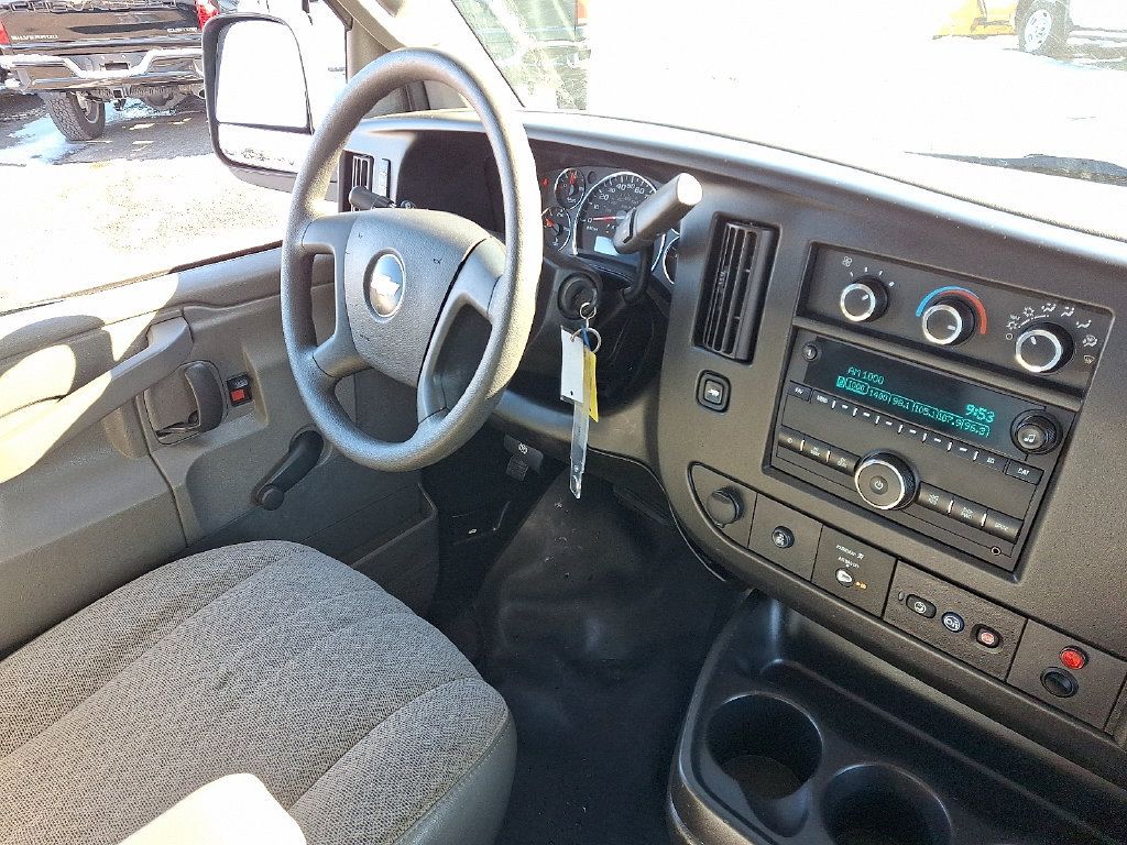 Used 2023 Chevrolet Express 3500 RWD image 17