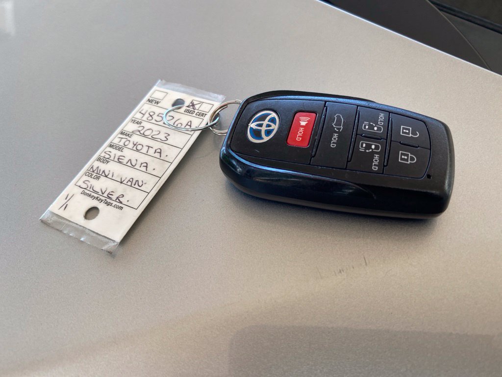Used 2023 Toyota Sienna XLE FWD image 39